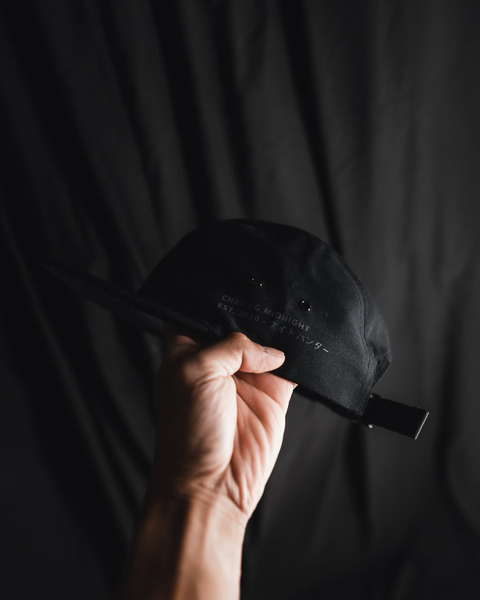 マット・フランク 直筆サイン本「レッドマン 2 ダークチャンネル編」限定カバー CHASING MIDNIGHT V2 HAT – Chasing Midnight